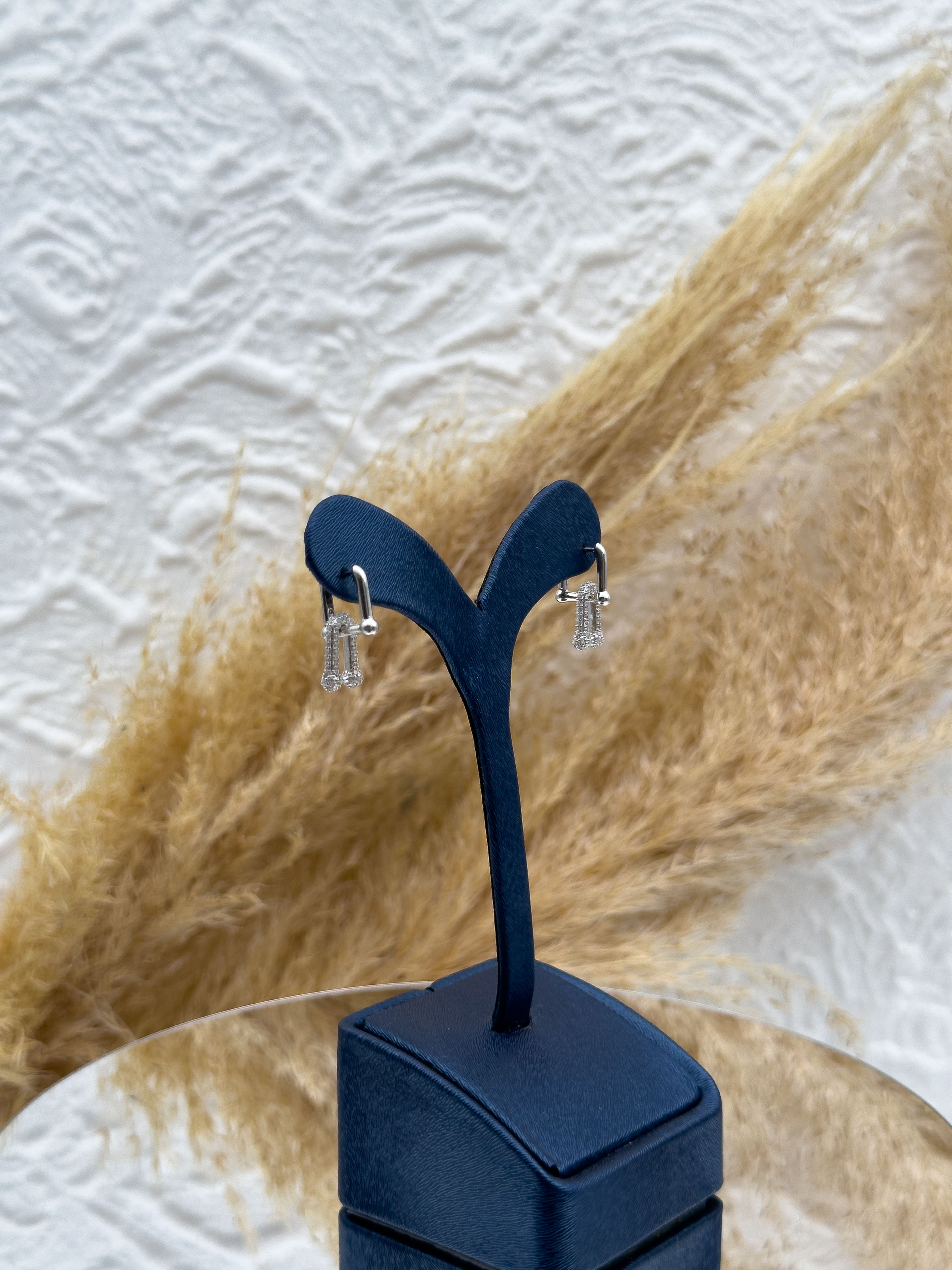 925 Ayar Gümüş Özel Tasarım Günlük Kadın Küpesi – Şık ve Hafif